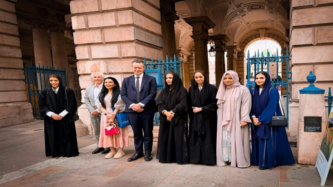 شما بنت محمد تعزز التعاون الثقافي مع معهد كورتولد البريطاني للفنون